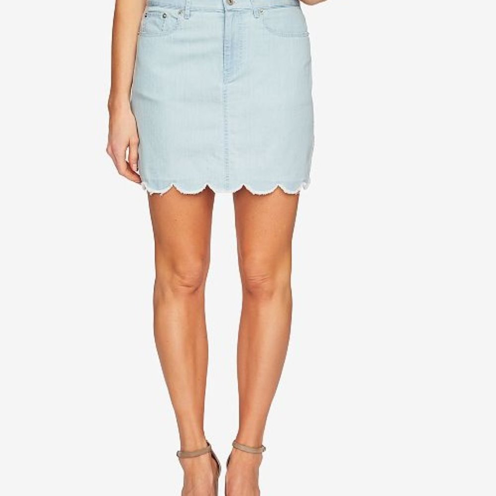 NWT CeCe Scalloped Hem Skirt
